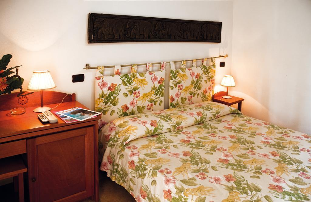 Villaggio Camping Spiaggia Del Riso Villasimius Exterior photo