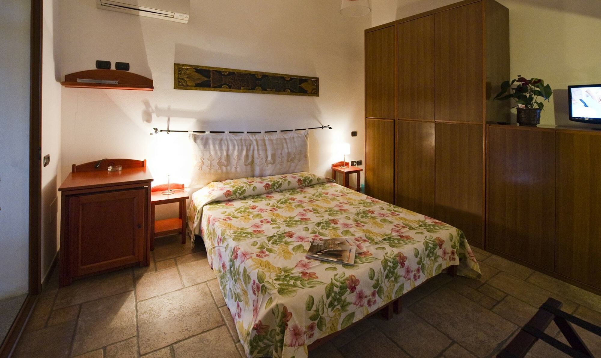 Villaggio Camping Spiaggia Del Riso Villasimius Exterior photo